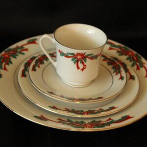 Vintage Poinsettia & Ribbons Porcelain Holiday Christmas 16 pc Dinnerware Set